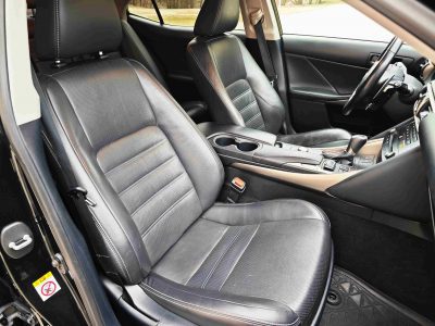 взять в аренду Lexus IS 300