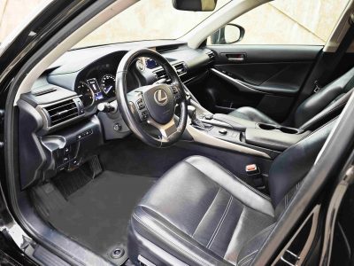 взять в аренду Lexus IS 300