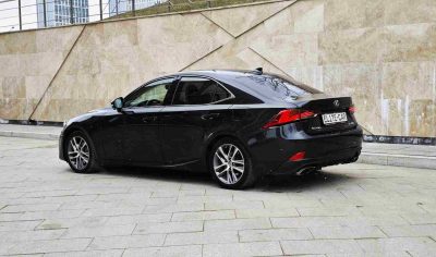 взять в аренду Lexus IS 300