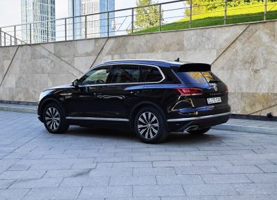 взять в аренду Volkswagen Touareg