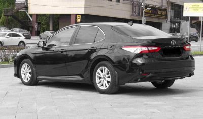 взять в аренду Toyota Camry (XV70) new