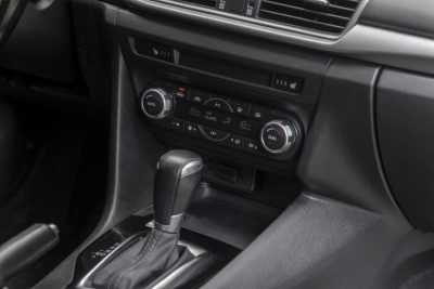 взять в аренду Mazda 3
