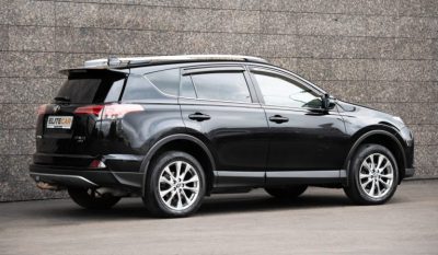 взять в аренду Toyota Rav4 4×4