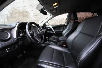 взять в аренду Toyota Rav4 4×4
