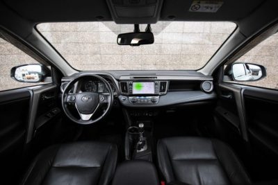 взять в аренду Toyota Rav4 4×4