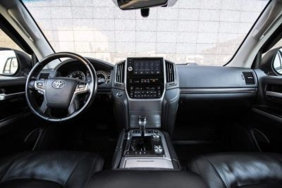 Toyota Land Cruiser 200 Рестайлинг 2