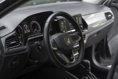 взять в аренду Volkswagen Polo AT