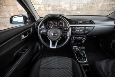 взять в аренду KIA Rio AT