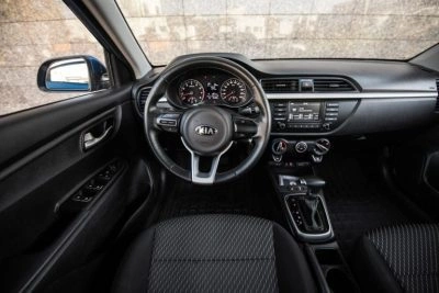 KIA Rio AT