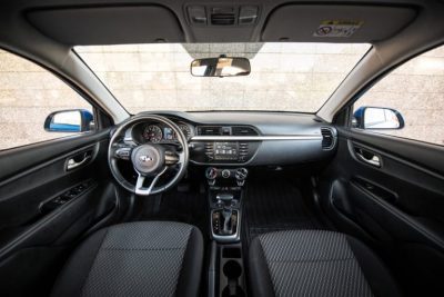 взять в аренду KIA Rio AT