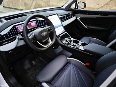 взять в аренду Geely Atlas