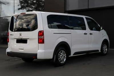 взять в аренду Peugeot Traveller